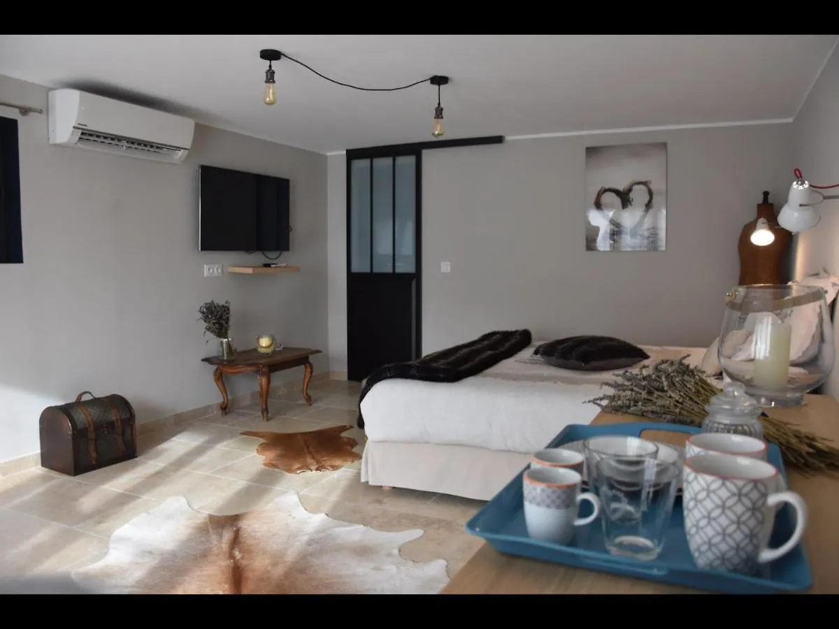בית הארחה Orgon La Secrete Chambre De La Tour צרפת